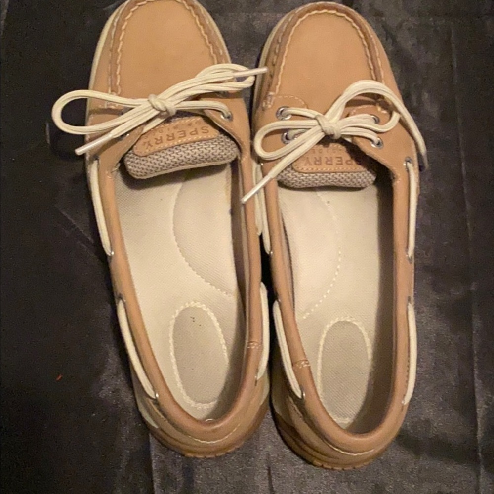 women’s Sperry’s Angelfish boat shoes. size 7